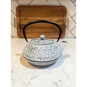 Secret de Gourmet cast iron teapot 1-liter floral design Japanese-style Tetsubin